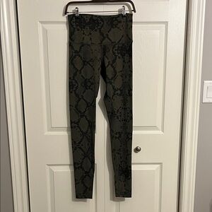 lululemon athletica Snake Print Leggings - Black and Olive